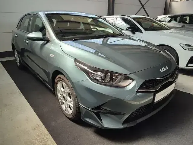 Używany Kia Ceed Edition 7 101 KM (74 kW) 2022 Szary Hatchback
