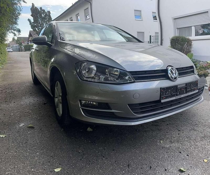 Grau Gebraucht 2013 VW Golf VII Comfortline Kleinwagen | 8.700 € (Fairer Preis) - Bild 1/4