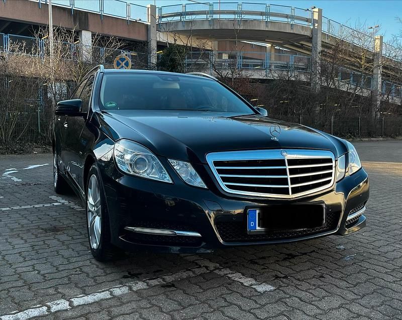 Gebraucht Mercedes E200 Avantgarde 184 PS (135 kW) 2010 Schwarz Kombi