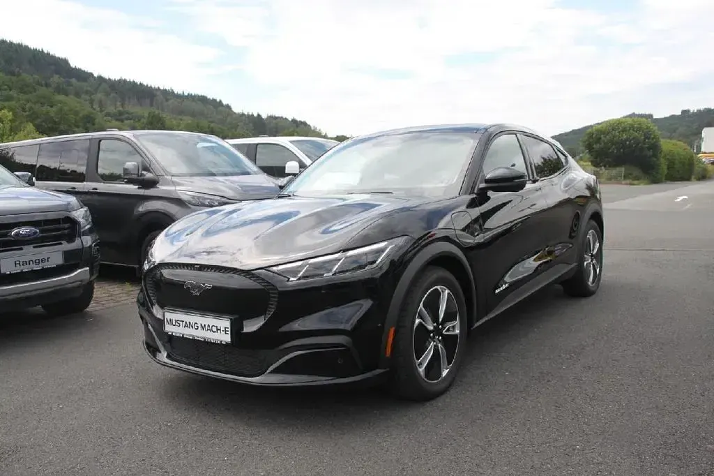 Neu Ford Mustang Mach-E Basis 197 kW (268 PS) 2025 Schwarz SUV