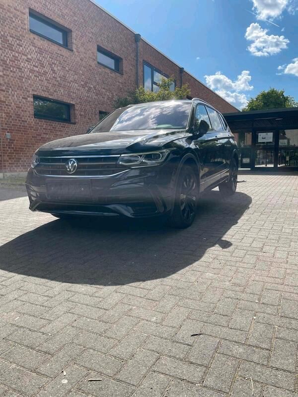 Schwarz Gebraucht 2023 VW Tiguan R-line SUV | 48.500 € - Bild 1/4