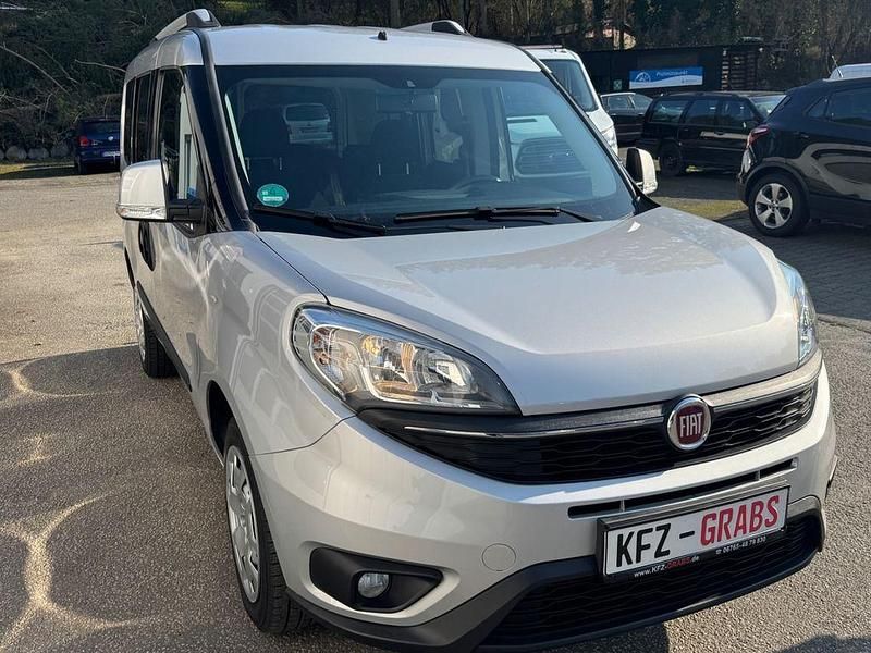 Gebraucht Fiat Doblò 95 PS (69 kW) 2018 Silber Van / Kleinbus