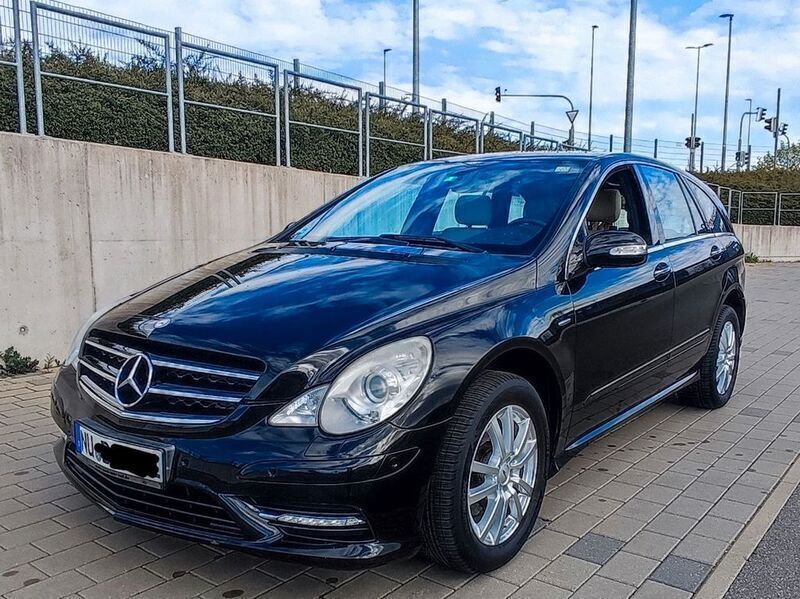 Schwarz Gebraucht 2011 Mercedes R350 Van / Kleinbus | 6.650 € (Superpreis) - Bild 1/4