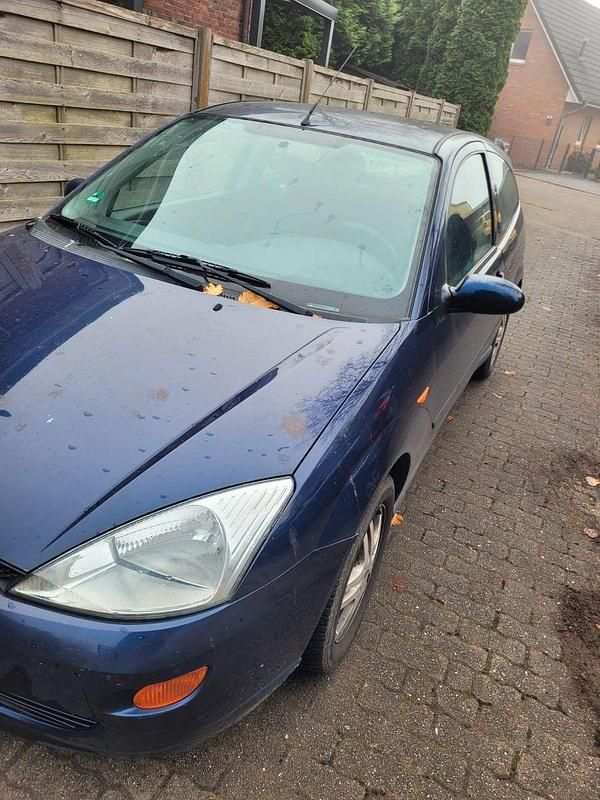 Gebraucht Ford Focus Trend 101 PS (74 kW) 2001 Blau Limousine