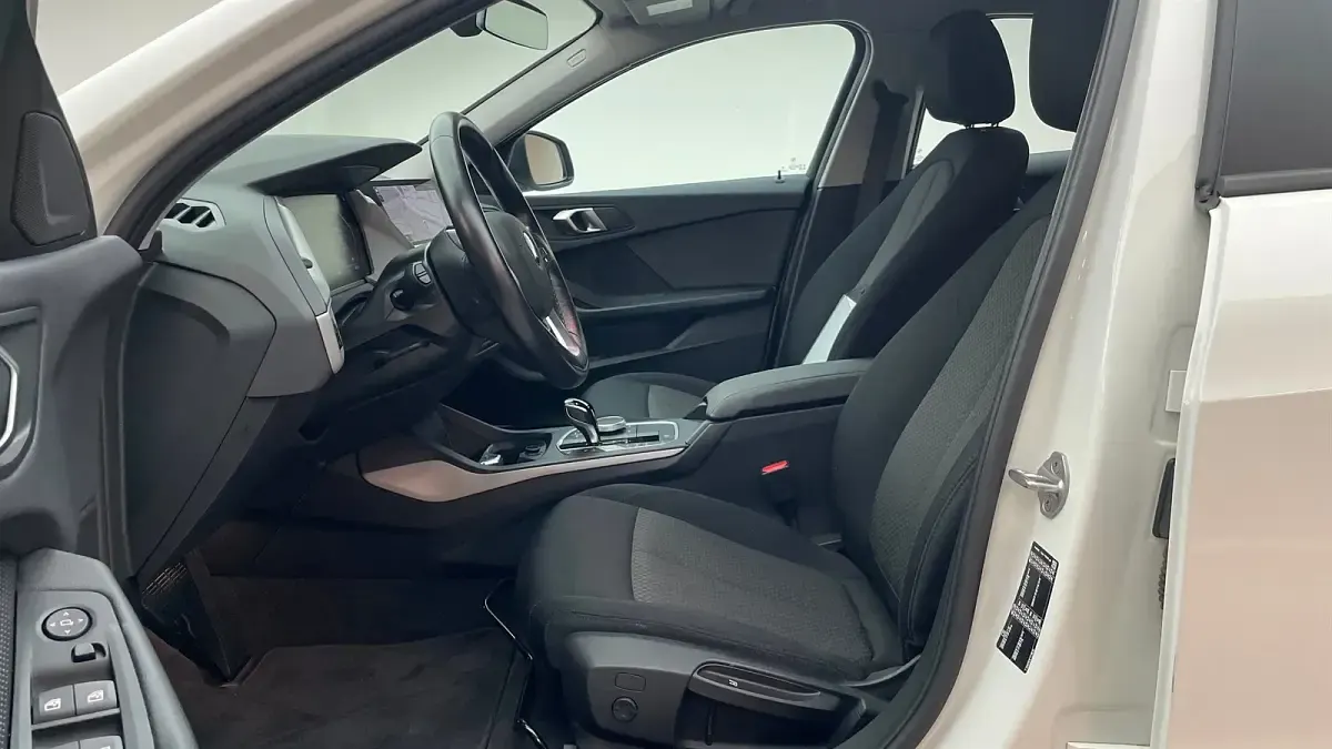 Używany BMW 120 Advantage 192 KM (141 kW) 2023 Biały Hatchback