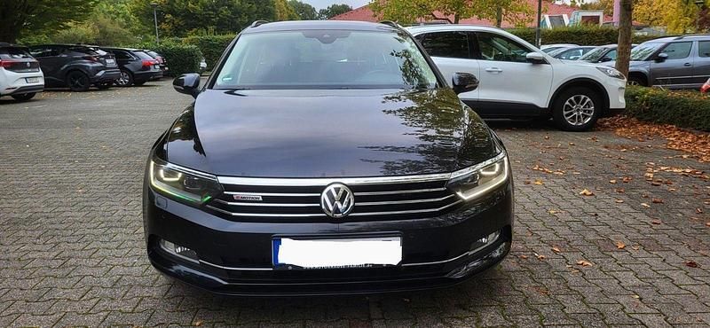 Schwarz Gebraucht 2015 VW Passat Kombi | 9.900 € (Fairer Preis) - Bild 1/4