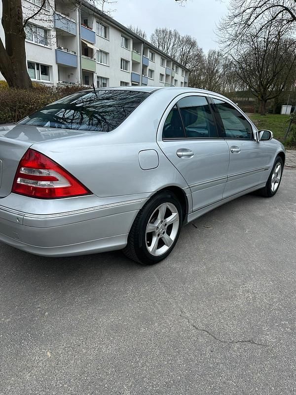 Gebraucht Mercedes C180 142 PS (104 kW) 2006 Silber Limousine