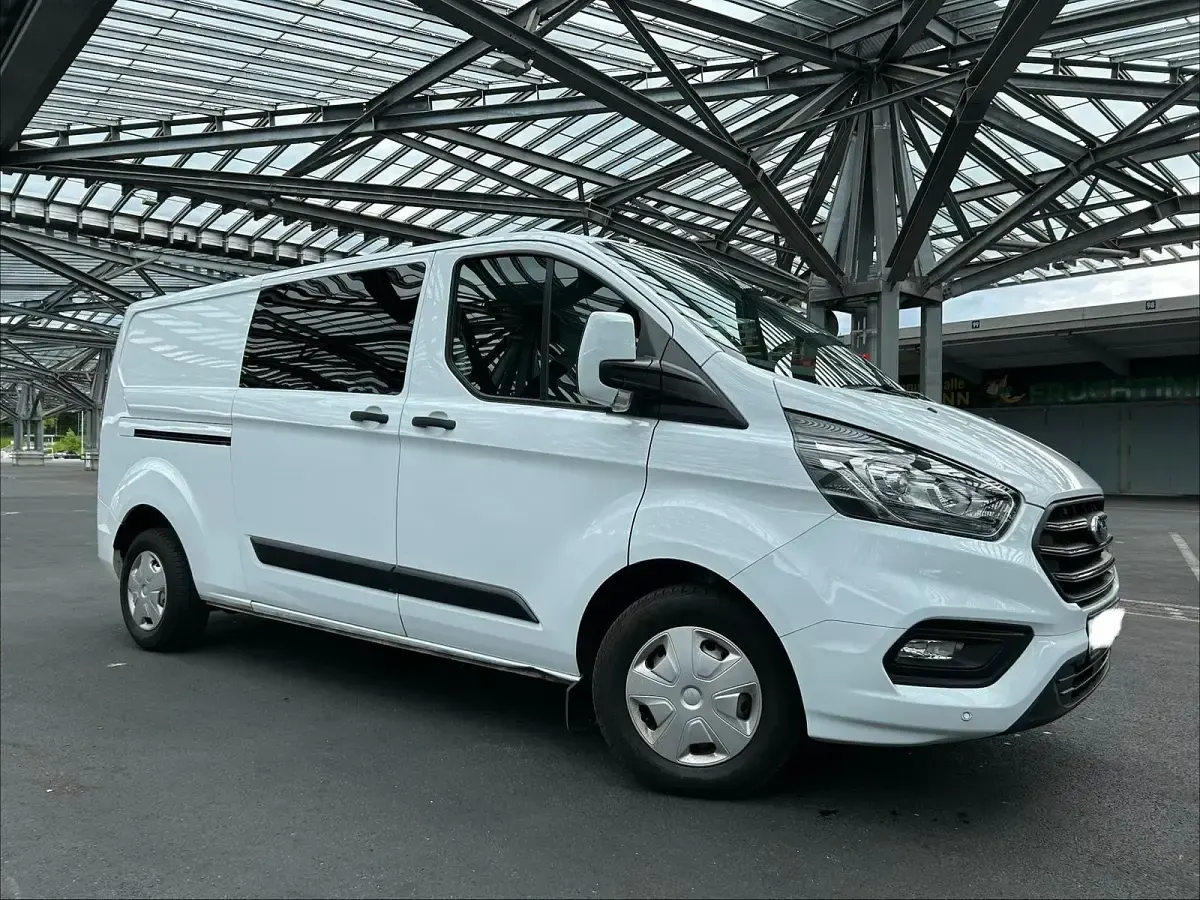 Gebraucht Ford 300 105 PS (77 kW) 2019 Weiß Van / Kleinbus