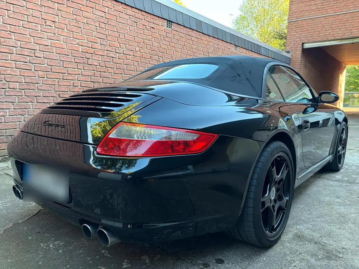 Begagnad Porsche 997 325 HK (239 kW) 2006 Svart Cab