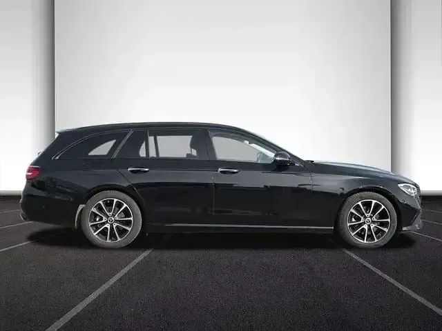 Gebraucht Mercedes E220 Avantgarde 200 PS (147 kW) 2024 Schwarz Limousine
