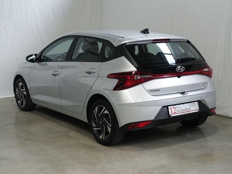 Gebraucht Hyundai i20 Trend 120 PS (88 kW) 2022 Silber Kleinwagen