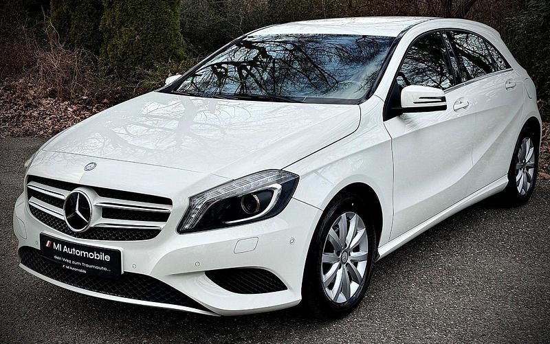 Gebraucht Mercedes A180 109 PS (80 kW) 2012 Weiß Limousine