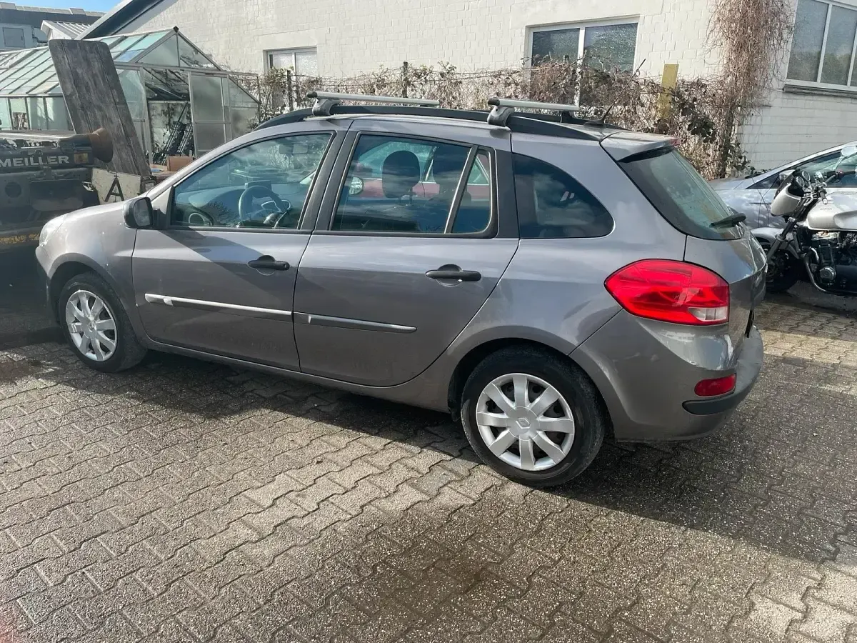 Gebraucht Renault Clio 103 PS (75 kW) 2012 Grau Kombi