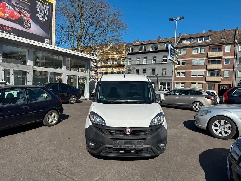 Gebraucht Fiat Doblò 100 PS (73 kW) 2019 Weiß Van / Kleinbus