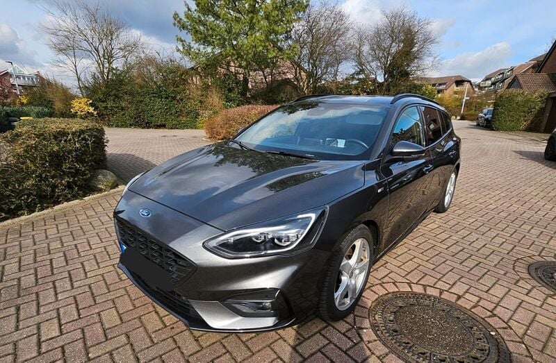 Grau Gebraucht 2020 Ford Focus ST-Line X Limousine | 17.000 € (Guter Preis) - Bild 1/4