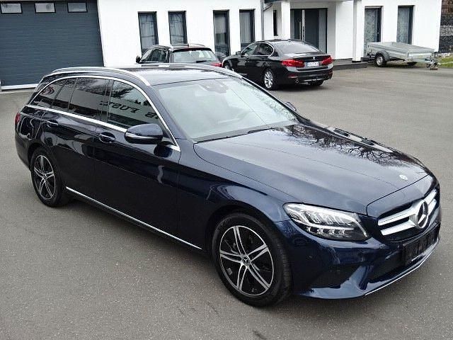 Blau Gebraucht 2020 Mercedes C180 Kombi | 18.300 € (Superpreis) - Bild 1/4