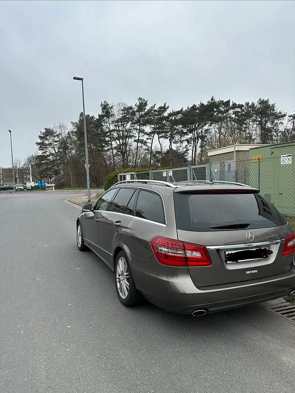 Gebraucht Mercedes E350 265 PS (194 kW) 2011 Grau Kombi