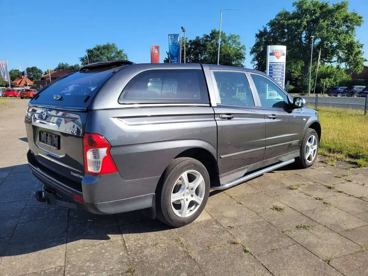 Gebraucht SsangYong Actyon 178 PS (130 kW) 2018 Dunkel grau metallic SUV