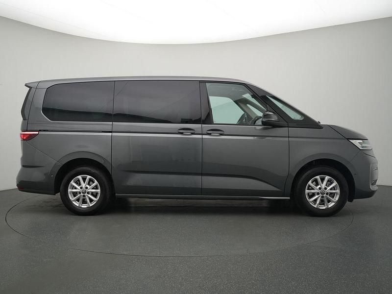 Gebraucht VW Multivan Life 150 PS (110 kW) 2025 Indiumgrau Van
