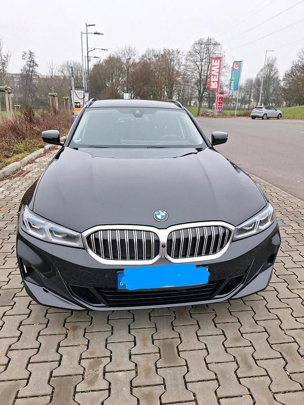 Gebraucht BMW 318 Shadowline 156 PS (114 kW) 2024 Black sapphire metallic Kombi