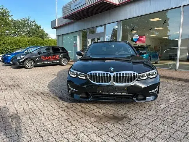 Gebraucht BMW 320 Luxury Line 190 PS (139 kW) 2022 Schwarz Kombi