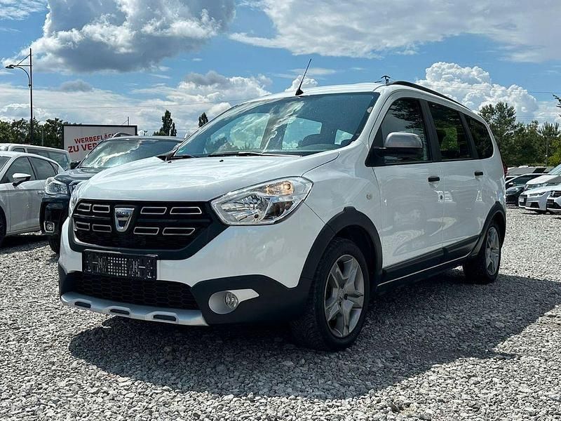 Weiß Gebraucht 2022 Dacia Lodgy Stepway Van / Kleinbus | 9.999 € (Fairer Preis) - Bild 1/4
