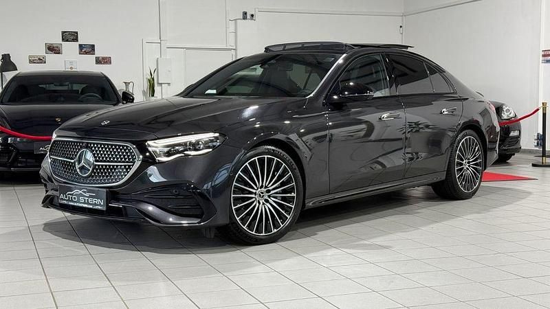 Grau Gebraucht 2024 Mercedes E220 Premium Limousine | 65.950 € - Bild 1/4