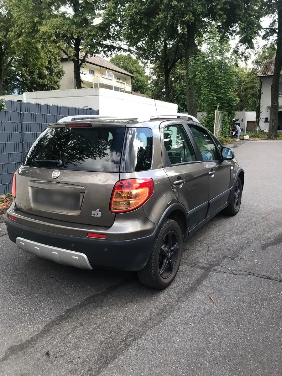 Gebraucht Fiat Sedici 120 PS (88 kW) 2011 Braun SUV