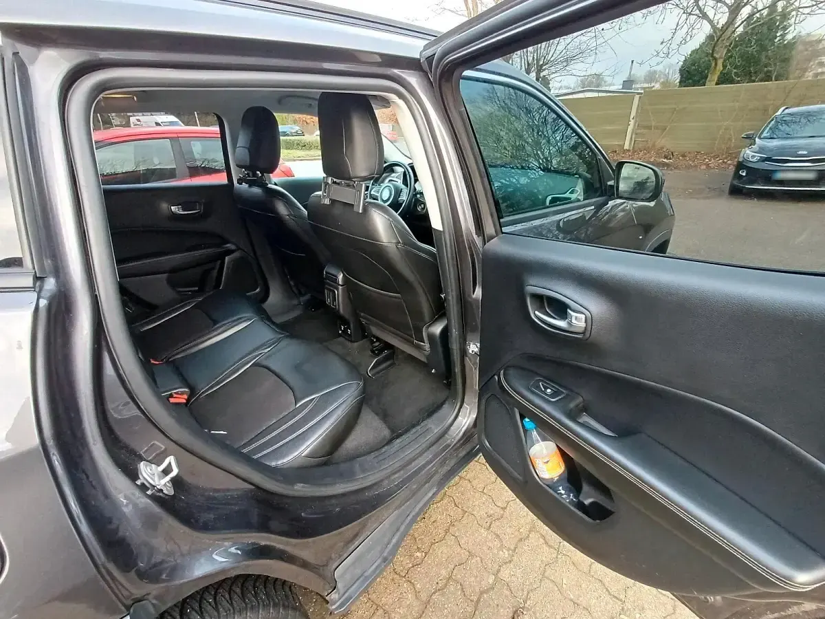 Gebraucht Jeep Compass 170 PS (125 kW) 2018 Grau SUV