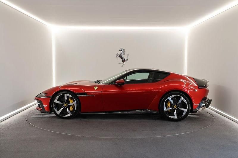 Gebraucht Ferrari 12 Cilindri 829 PS (609 kW) 2025 Rot Limousine