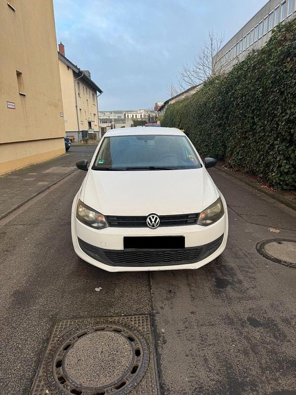 Weiß Gebraucht 2011 VW Polo Trendline Kleinwagen | 4.000 € (Fairer Preis) - Bild 1/4