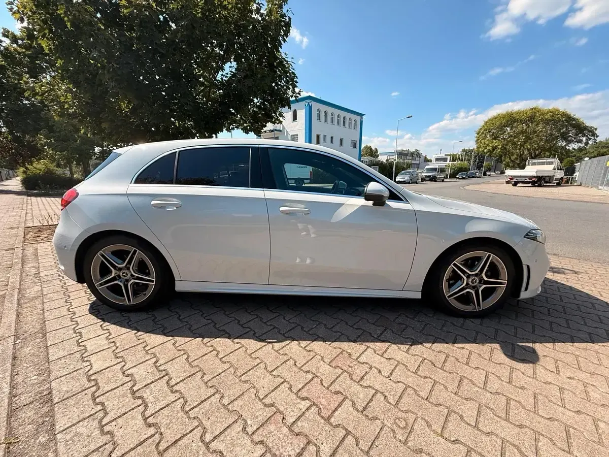 Gebraucht Mercedes A180 AMG 136 PS (100 kW) 2022 Weiß Kleinwagen