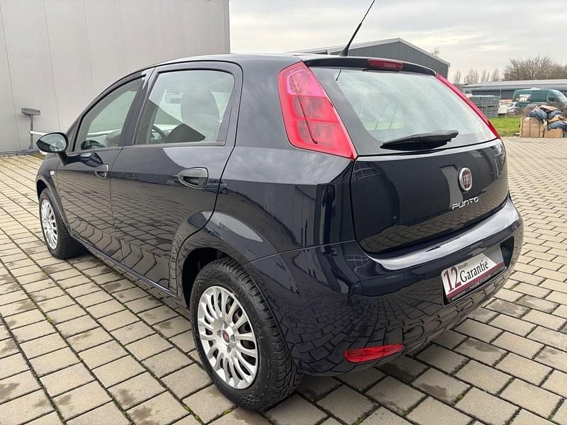 Gebraucht Fiat Punto 69 PS (50 kW) 2017 Blau Limousine