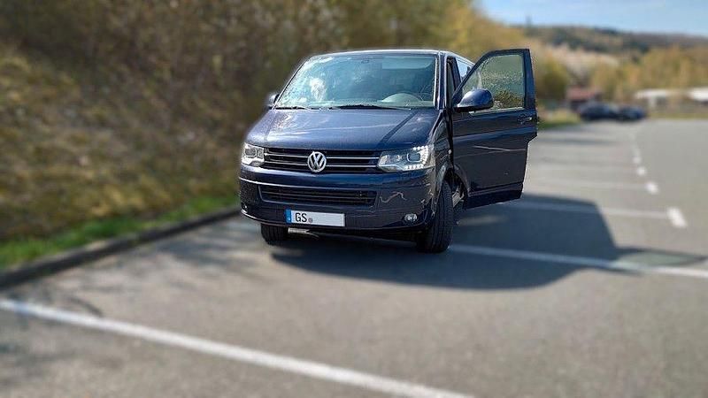 Gebraucht VW Multivan 179 PS (131 kW) 2011 Blau Van / Kleinbus