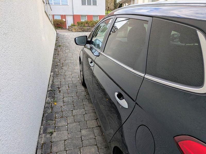 Gebraucht Kia Carens Attract 135 PS (99 kW) 2014 Schwarz Van / Kleinbus