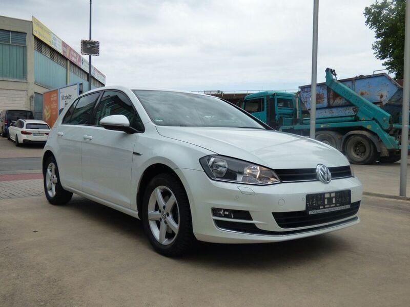 Weiß Gebraucht 2015 VW Golf VII LOUNGE Limousine | 9.999 € (Guter Preis) - Bild 1/4