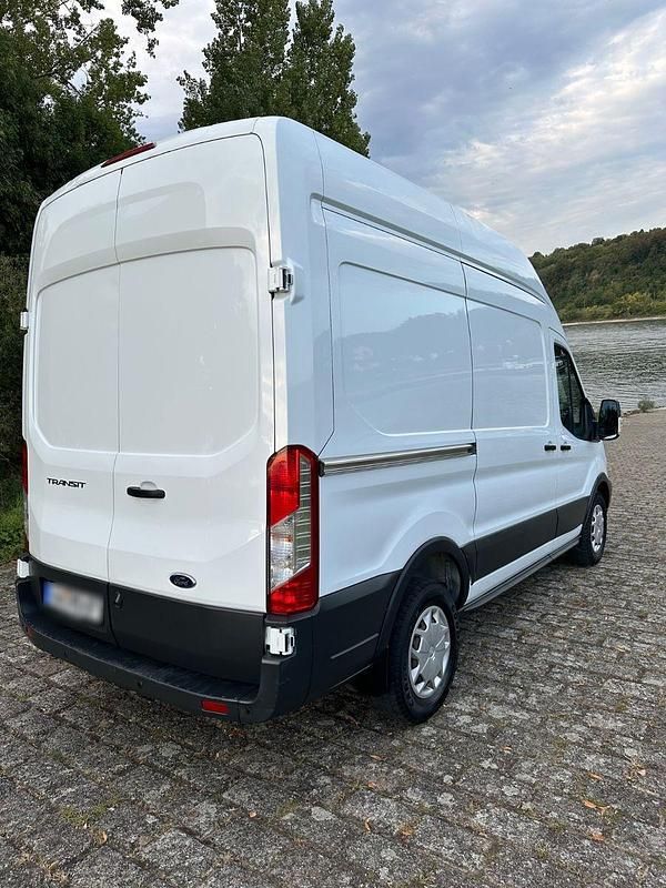 Second-hand Ford Transit 170 CP (125 kW) 2019 Alb Monovolum