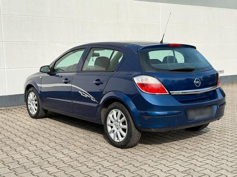 Usata Opel Astra 105 CV (77 kW) 2004 Blu Utilitaria