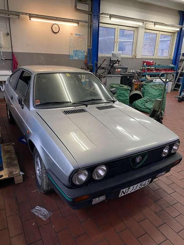 Silbermet Gebraucht 1983 Alfa Romeo Alfasud Sprint Sprint Coupé | 6.500 € - Bild 1/4