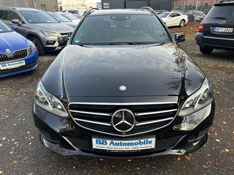 Schwarz Gebraucht 2016 Mercedes E220 Avantgarde Kombi | 15.600 € (Fairer Preis) - Bild 1/4