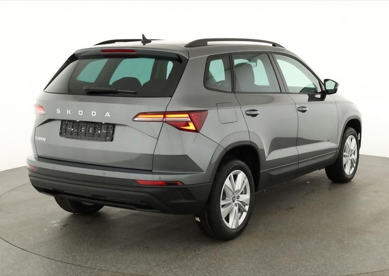 Neu Skoda Karoq Selection 150 PS (110 kW) 2025 Stahl grau SUV