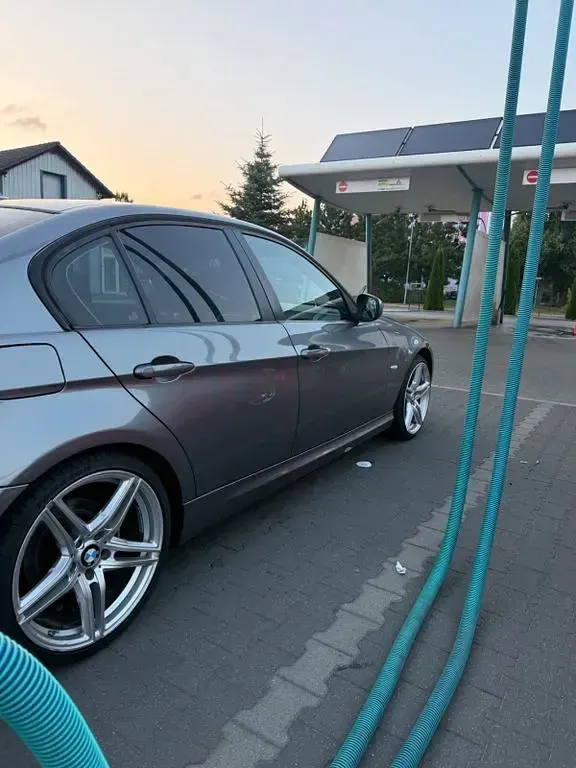 Gebraucht BMW 318 145 PS (106 kW) 2010 Grau Limousine
