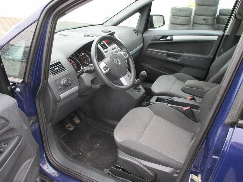 Gebraucht Opel Zafira Family 150 PS (110 kW) 2011 Blau Van / Kleinbus