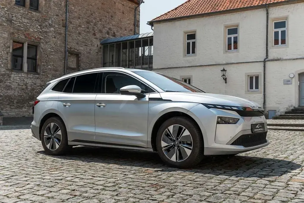 Gebraucht Skoda Enyaq iV Loft 210 kW (286 PS) 2025 Silber SUV