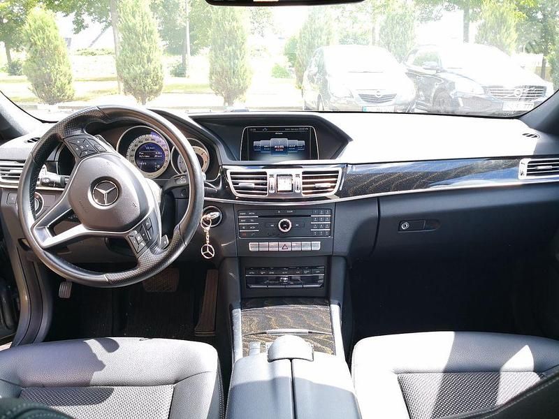 Gebraucht Mercedes E220 Edition 170 PS (125 kW) 2015 Grau Limousine