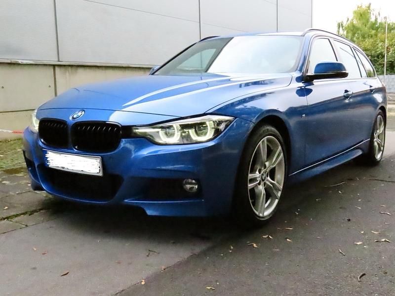 Blau Gebraucht 2018 BMW 318 M Sport Kombi | 18.500 € (Fairer Preis) - Bild 1/4