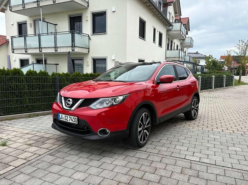 Rot Gebraucht 2016 Nissan Qashqai Tekna SUV | 12.500 € (Fairer Preis) - Bild 1/4