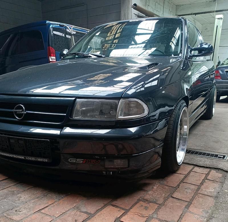 Gebraucht Opel Astra 160 PS (117 kW) 1993 Schwarz Coupé