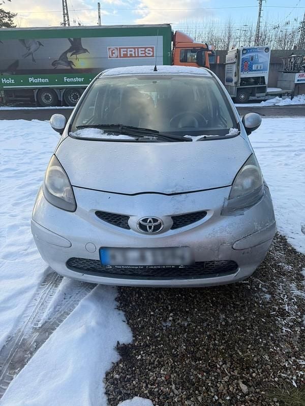 Gebraucht Toyota Aygo 68 PS (50 kW) 2008 Grau Kleinwagen