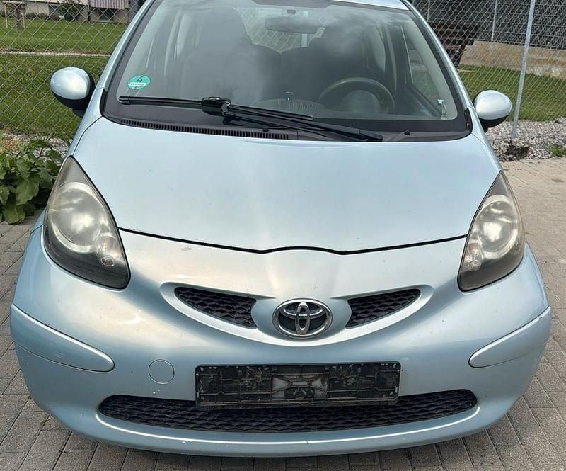 Blau Gebraucht 2005 Toyota Aygo Kleinwagen | 700 € (Fairer Preis) - Bild 1/4